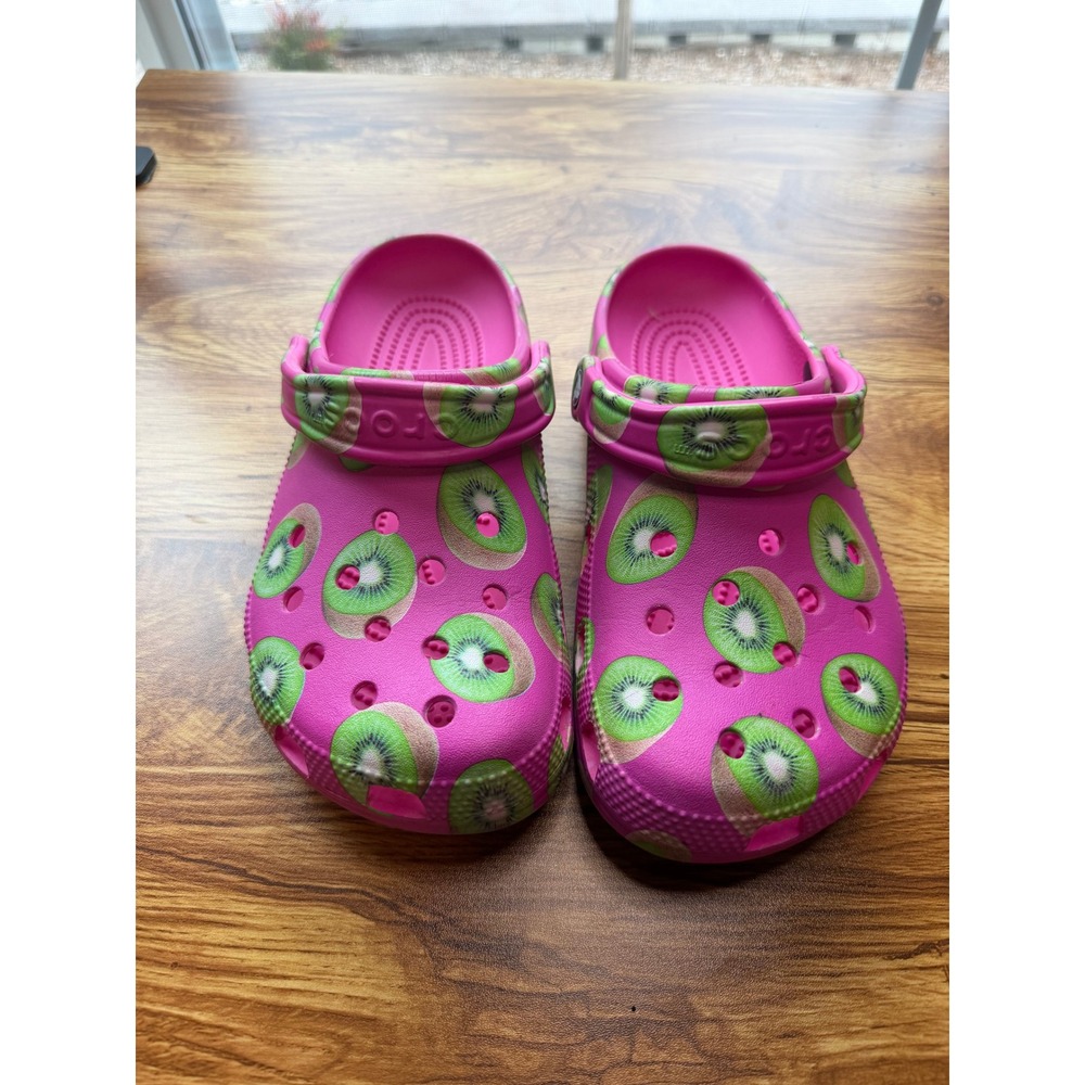 Crocs Classic Clogs Pink Kiwi Fruit Print Slip On Shoes Women's 7 Men's 5